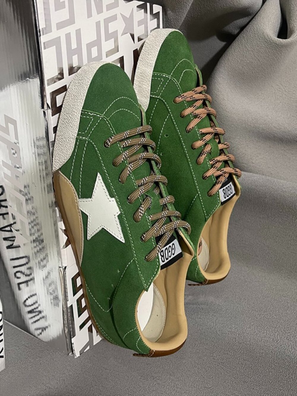 Golden Goose True Star Sneakers - Picture 2 of 6